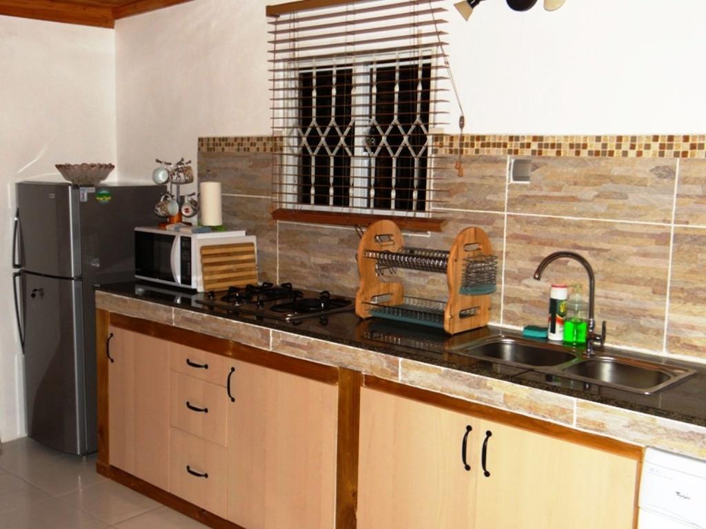 Apartmán The Reef Palm Anse aux Pins Pokoj fotografie